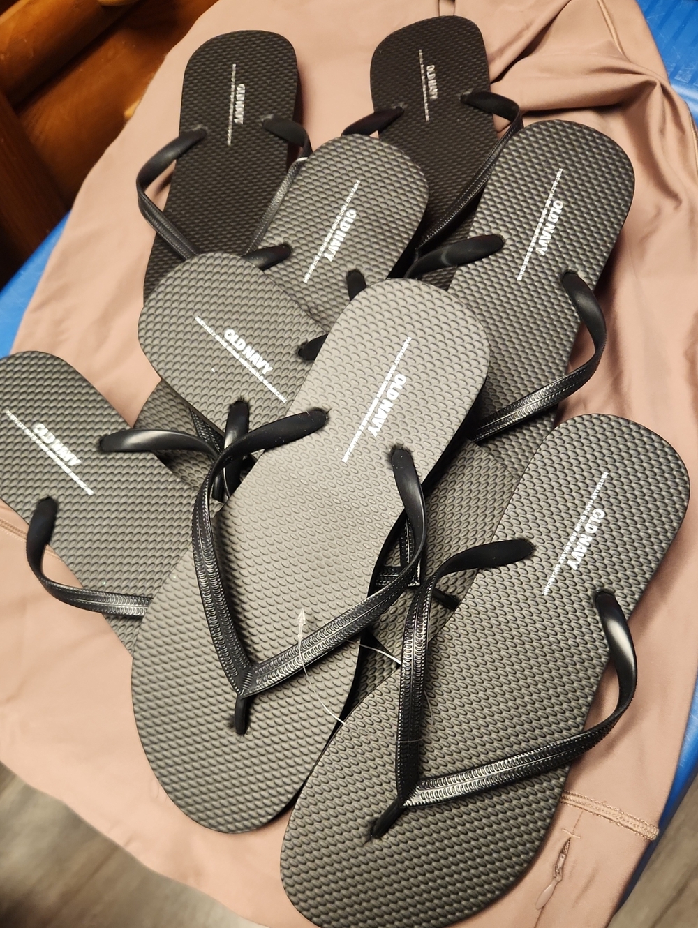 Black Womans Flip Flops - 4 Pack Old Navy NEW Size 8